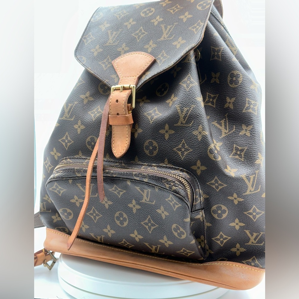 Louis Vuitton Montsouris GM Backback code MI0946